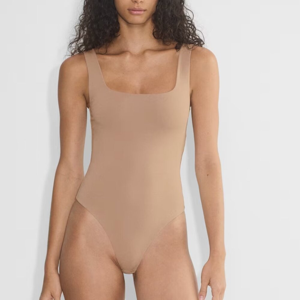 Aritzia Contour Squareneck Second-skin Sleeveless Bodysuit Size Small - Picture 1 of 5